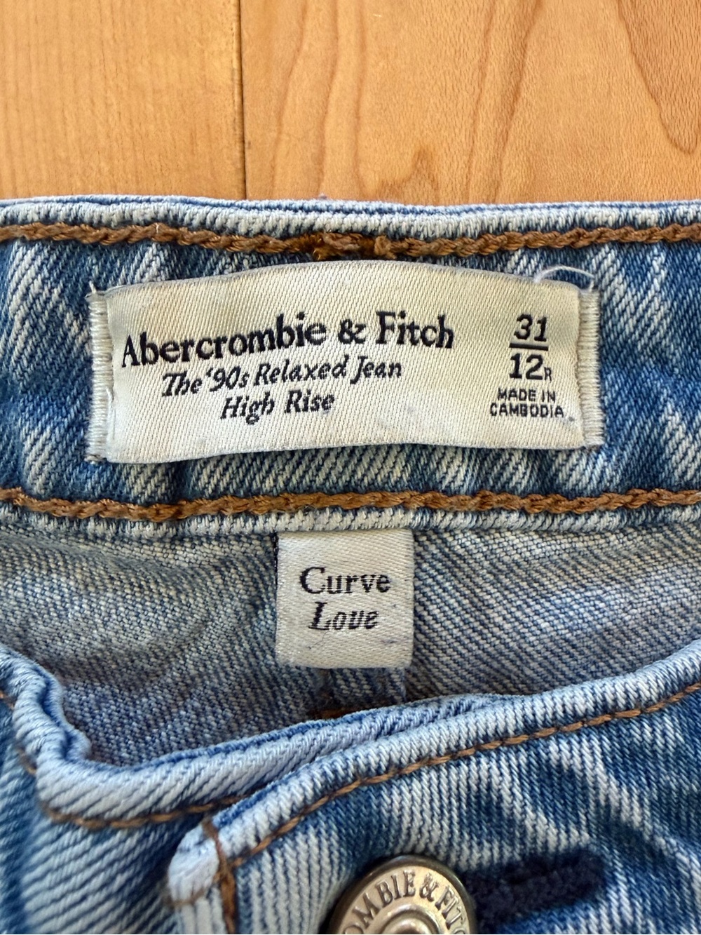 Abercrombie & Fitch Curve Love Light Blue 90’s Relaxed Jeans High-Rise Jeans